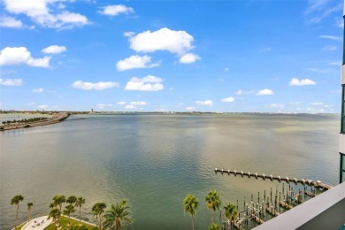 Bayfront Bliss: Elegant 2 Bed, 2 Bath Condo on Sarasota Bay -