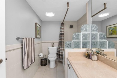 Bayfront Bliss: Elegant 2 Bed, 2 Bath Condo on Sarasota Bay -