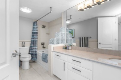 Bayfront Bliss: Elegant 2 Bed, 2 Bath Condo on Sarasota Bay -