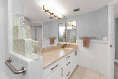 Bayfront Bliss: Elegant 2 Bed, 2 Bath Condo on Sarasota Bay -