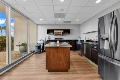 Bayfront Bliss: Elegant 2 Bed, 2 Bath Condo on Sarasota Bay -