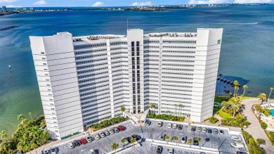 Bayfront Bliss: Elegant 2 Bed, 2 Bath Condo on Sarasota Bay -