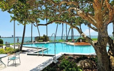 Bayfront Bliss: Elegant 2 Bed, 2 Bath Condo on Sarasota Bay -