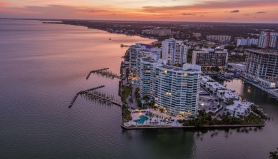Bayfront Bliss: Elegant 2 Bed, 2 Bath Condo on Sarasota Bay -