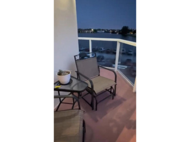 2-bedroom 2bathroom,located 3th floor,the large kitchen ample