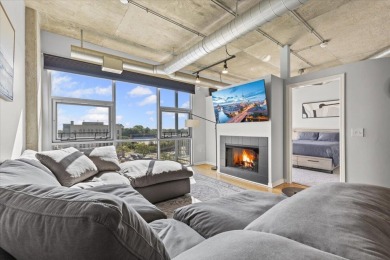 Welcome to the Heart of downtown Royal Oak. This East facing 6th