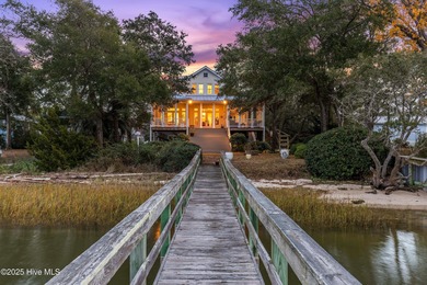 LUXURY LIVING ON THE INTRACOASTAL WATERWAY Welcome to this