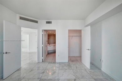 Beautiful and ready  to move 2/2 apartment located in Brickell