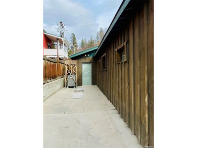 Amazing opportunity to own a building in the heart of downtown