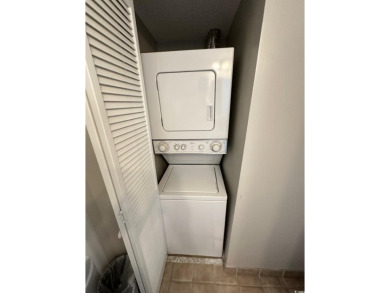 Welcome to your perfect coastal retreat! This stunning 2-bedroom