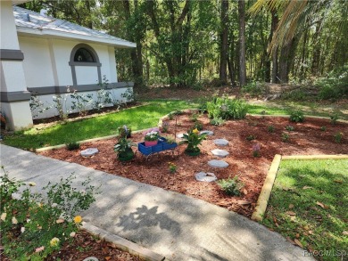 Beautiful 3/2/2 in the desired part of Citrus Springs with over