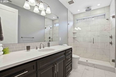 Modern Luxury End-Unit in Prestigious Two Creeks! Enjoy