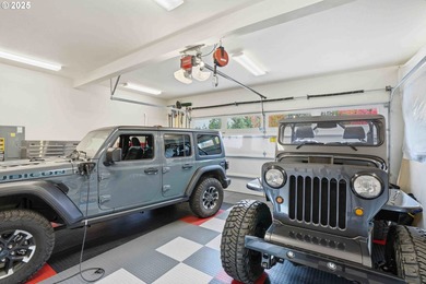 Modern Luxury End-Unit in Prestigious Two Creeks! Enjoy