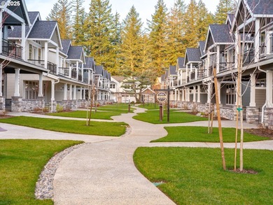 Modern Luxury End-Unit in Prestigious Two Creeks! Enjoy