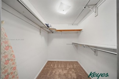 Bring your style to this 1st floor, 2-beds/2 baths condo in