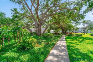 Bring your style to this 1st floor, 2-beds/2 baths condo in