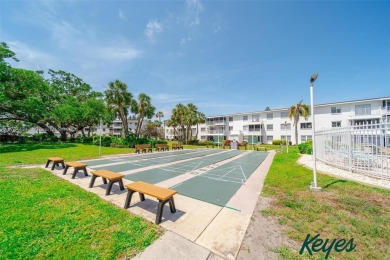 Bring your style to this 1st floor, 2-beds/2 baths condo in