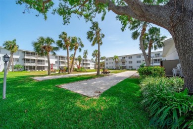 Bring your style to this 1st floor, 2-beds/2 baths condo in