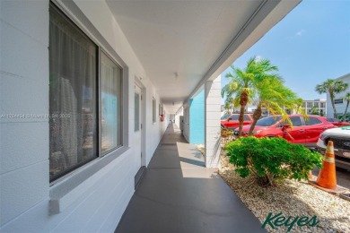 Bring your style to this 1st floor, 2-beds/2 baths condo in