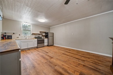 ATTENTION: COUNTRY LAKE HOUSE THE *VENADOS LODGE* TUCKED AWAY IN