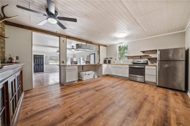 ATTENTION: COUNTRY LAKE HOUSE THE *VENADOS LODGE* TUCKED AWAY IN