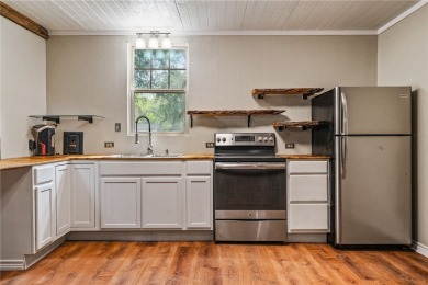 ATTENTION: COUNTRY LAKE HOUSE THE *VENADOS LODGE* TUCKED AWAY IN