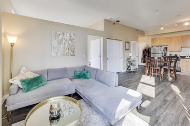 Welcome to 1464 S Michigan Ave with a rare 1Bed/1.5Bath corner