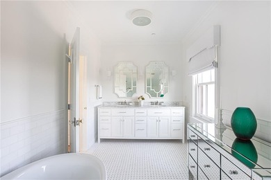 This 2295 sq ft condo at Eastbourne Lodge is thoughtfully