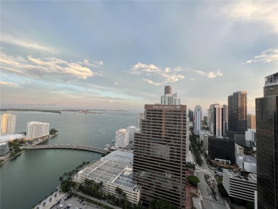 SPACIOUS WATERFRONT VIEW + BEAUTIFUL SKYLINE! get the best of
