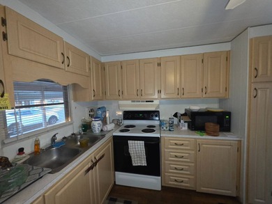 Welcome to Eldorado Village, Largo's premier 40+ Active