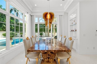 Mastering a mix of classic style and fresh, light ease, this