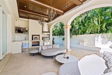 Mastering a mix of classic style and fresh, light ease, this