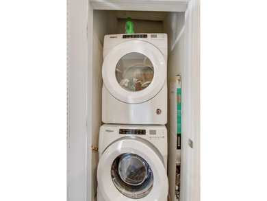 Welcome to 1464 S Michigan Ave with a rare 1Bed/1.5Bath corner