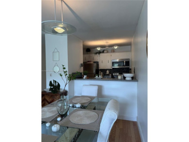 Beautiful and spacious 1 bed/1 bath condo, unit has tile and