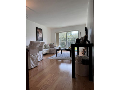 Beautiful and spacious 1 bed/1 bath condo, unit has tile and