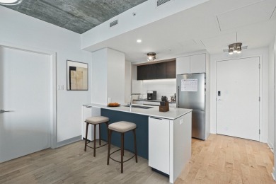 Situe au 19e etage du prestigieux immeuble Nobel a Brossard, ce