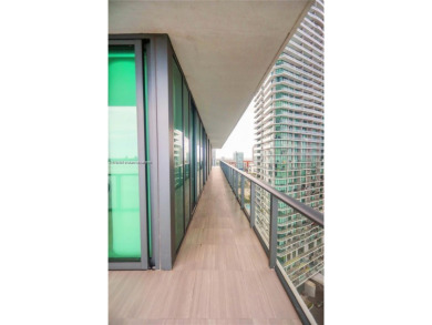 Luxury corner apartment with private foyer in new building with