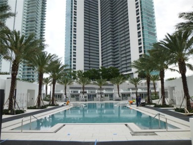 2019 Building, residential tower Paramount Miami Worldcenter 3