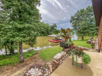 Crafted by renowned builder Tony Usdrowski, this exceptional