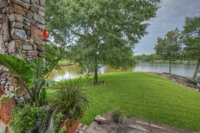 Crafted by renowned builder Tony Usdrowski, this exceptional