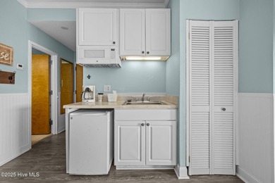 Step into your beautiful beach retreat! This endunit 2ndfloor