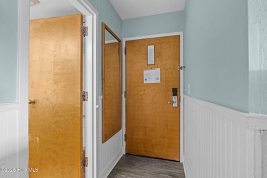 Step into your beautiful beach retreat! This endunit 2ndfloor