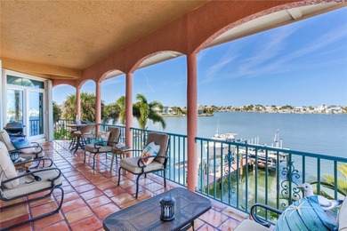 PANORAMIC WATER VIEWS STUNNING RESORT-STYLE POOL AND A SHORT