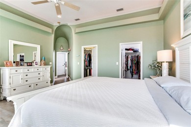 PANORAMIC WATER VIEWS STUNNING RESORT-STYLE POOL AND A SHORT