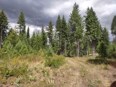 Amazing 180 degree views from this hilltop retreat!  Privacy is