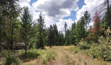 Amazing 180 degree views from this hilltop retreat!  Privacy is