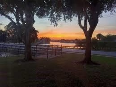 Don't miss this opportunity! 2 bed 2 bath over 55 condo in Lime