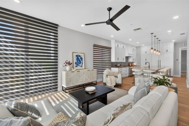 One or more photo(s) has been virtually staged. Experience