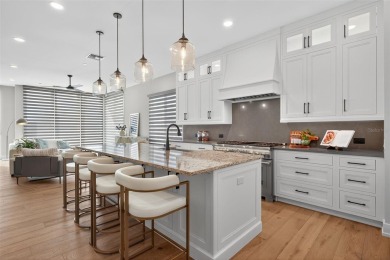 One or more photo(s) has been virtually staged. Experience