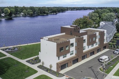 Last available penthouse in the 900 JCKSN Condos. This penthouse